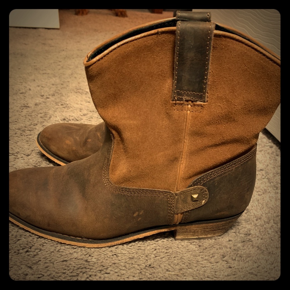 Women’s leather boots